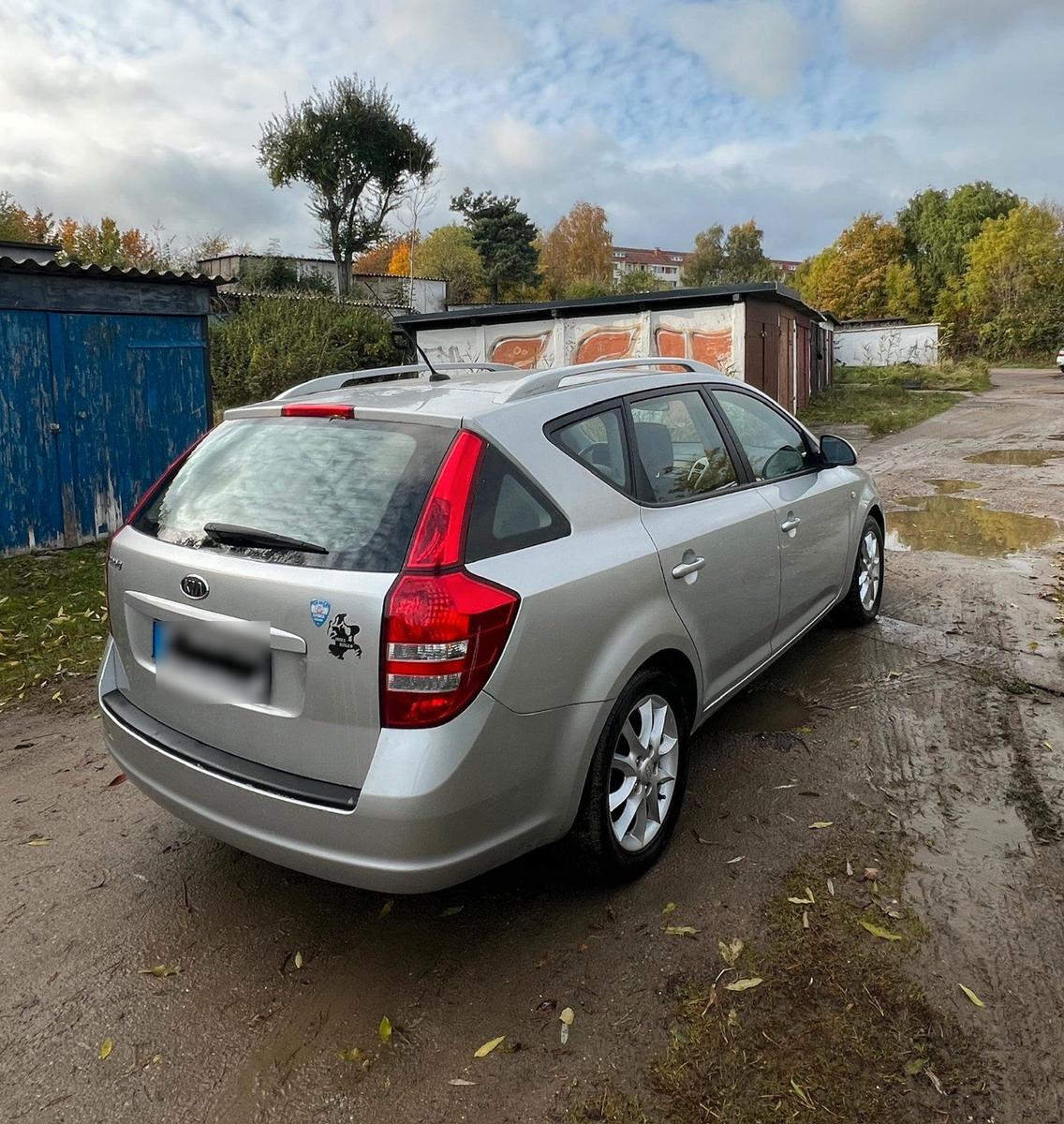 Kia cee'd 2008 — photo 13