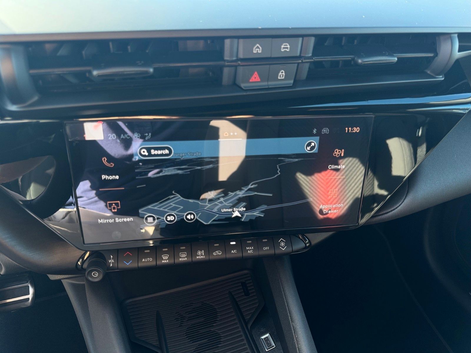 Fahrzeugabbildung Alfa Romeo Junior Ibrida Speciale 145PS Navi Kamera Massage