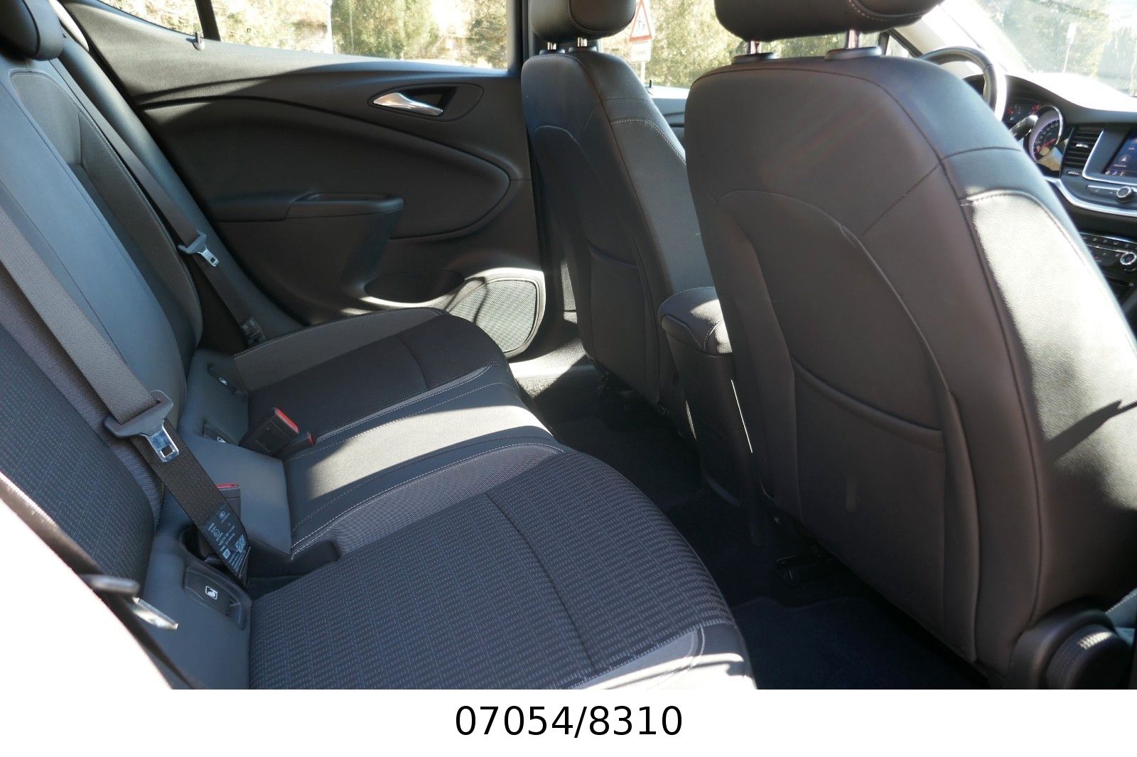 Fahrzeugabbildung Opel Astra K Lim./ Design & Tech