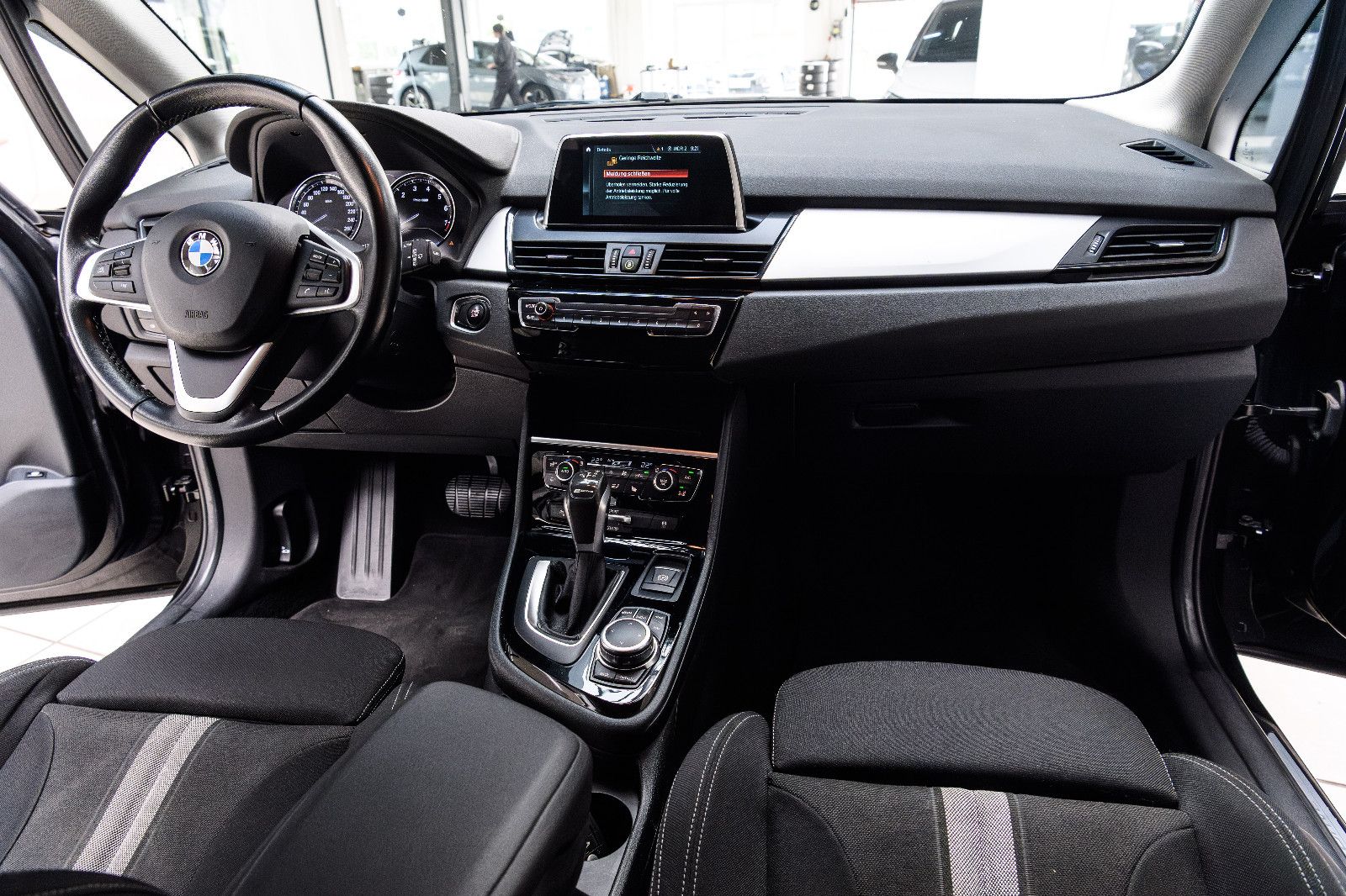 Fahrzeugabbildung BMW 2er Active Tourer 225 xe Advantage Kamera 165kw