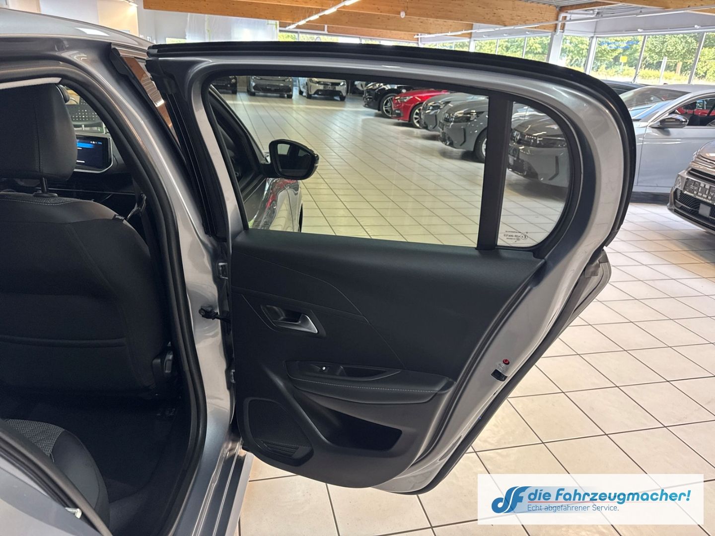 Fahrzeugabbildung Peugeot 208 Allure Navi Digitales Cockpit LED Apple CarP