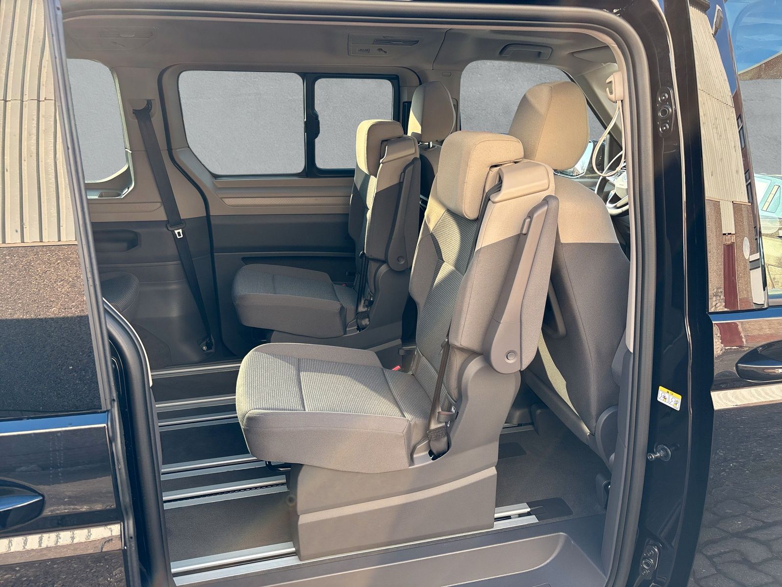 Fahrzeugabbildung Volkswagen T7 Multivan 2.0 TDI DSG Standheizung AHK