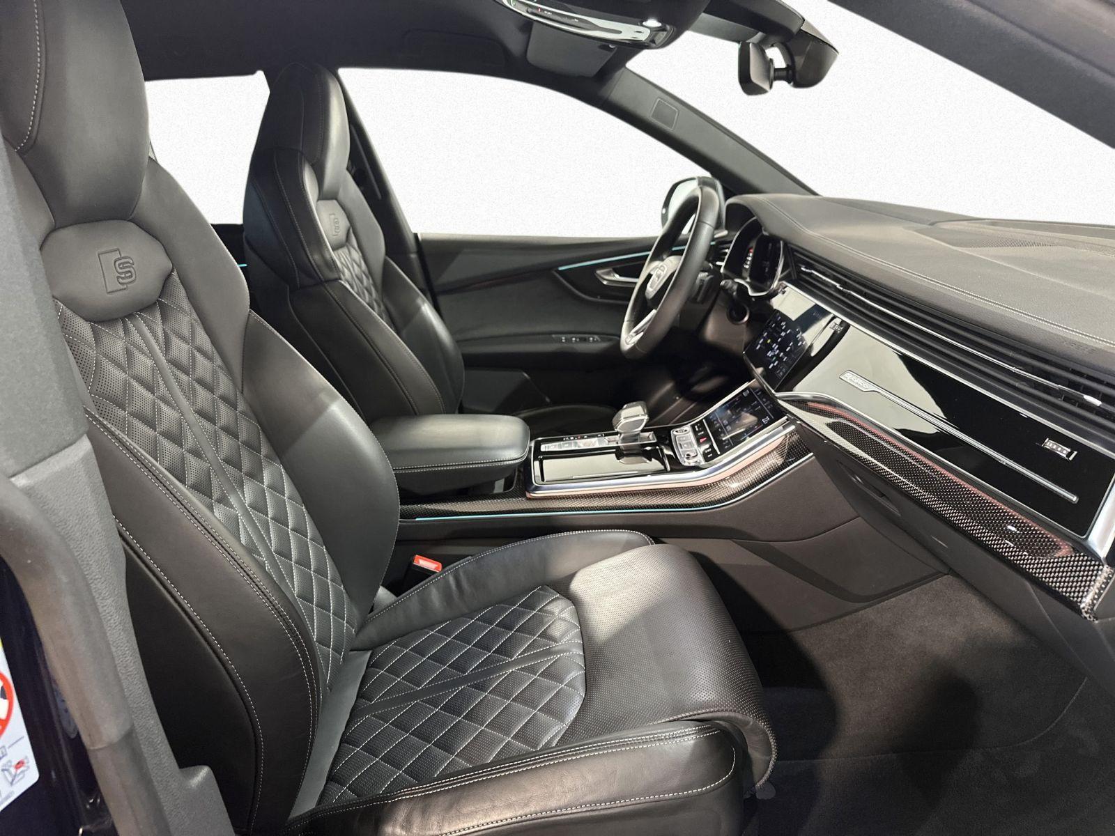 Audi Q8 50 TDI S LINE competition +CARBON+MATRIX+AHK+
