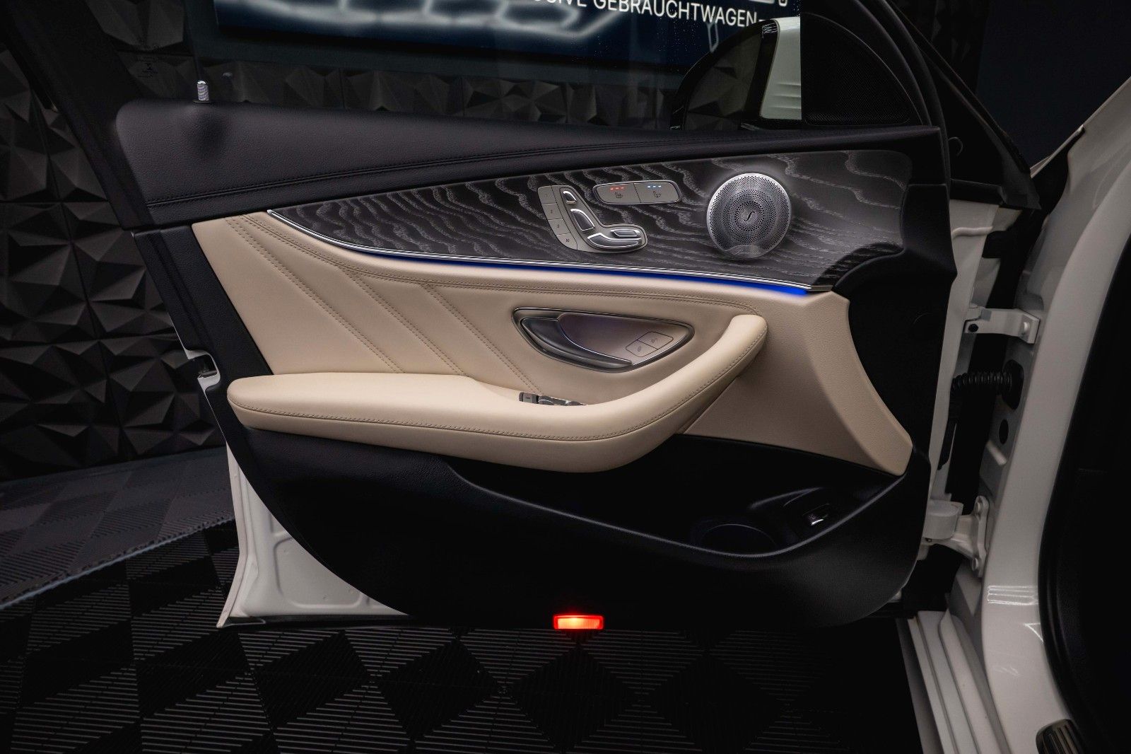 Fahrzeugabbildung Mercedes-Benz E 53 AMG 4Matic+ Facelift Designo *ACC*Pano*360*