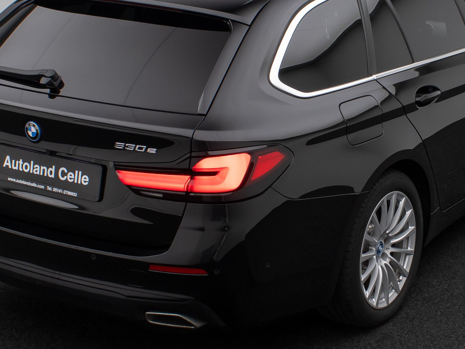 Fahrzeugabbildung BMW 530e HUD Laser DAB Kamera H/K AHK Alarm Sport