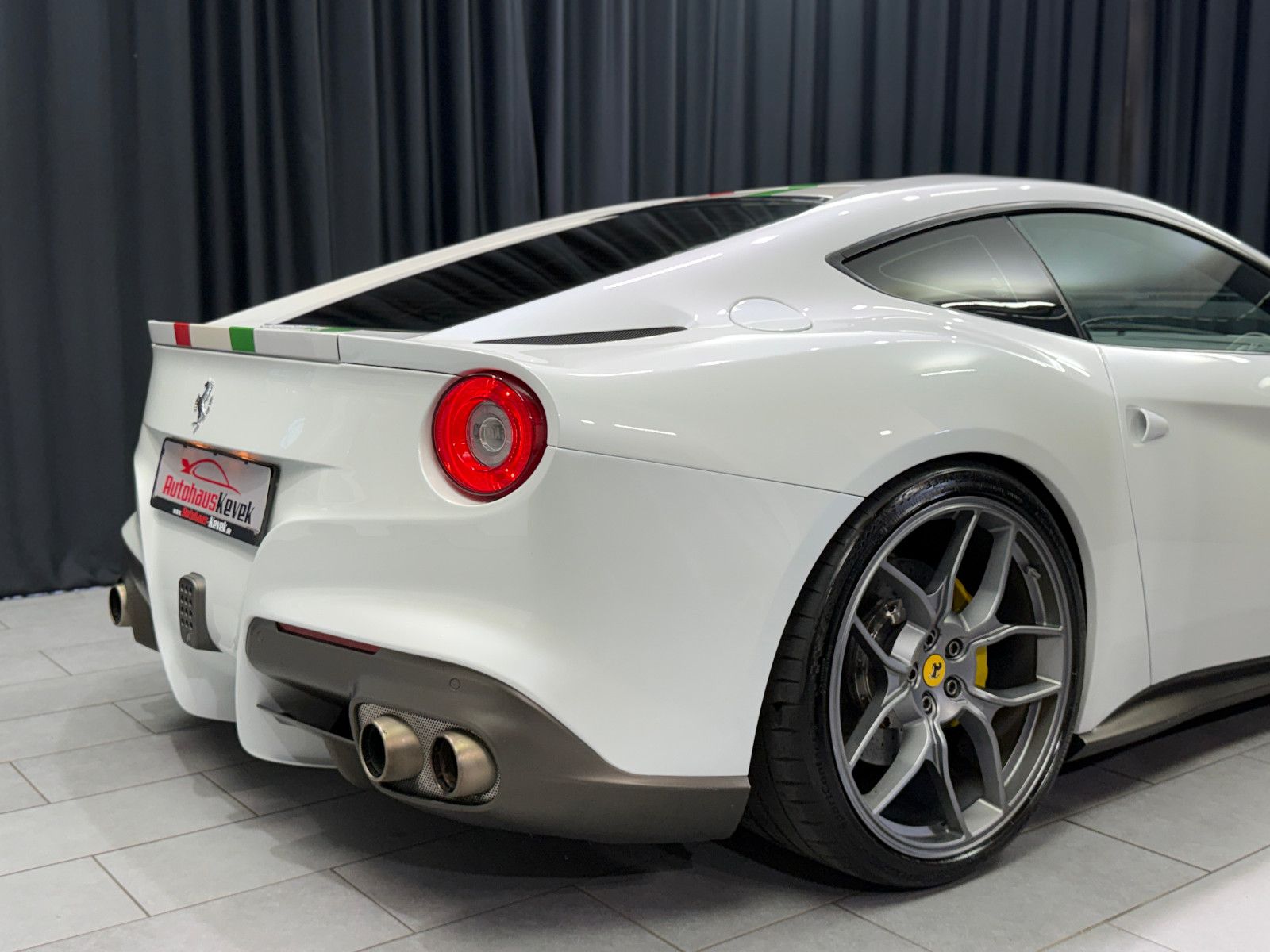 Fahrzeugabbildung Ferrari F12 Berlinetta|RACING-SEATS|NOVITEC-UMBAU|LIFT