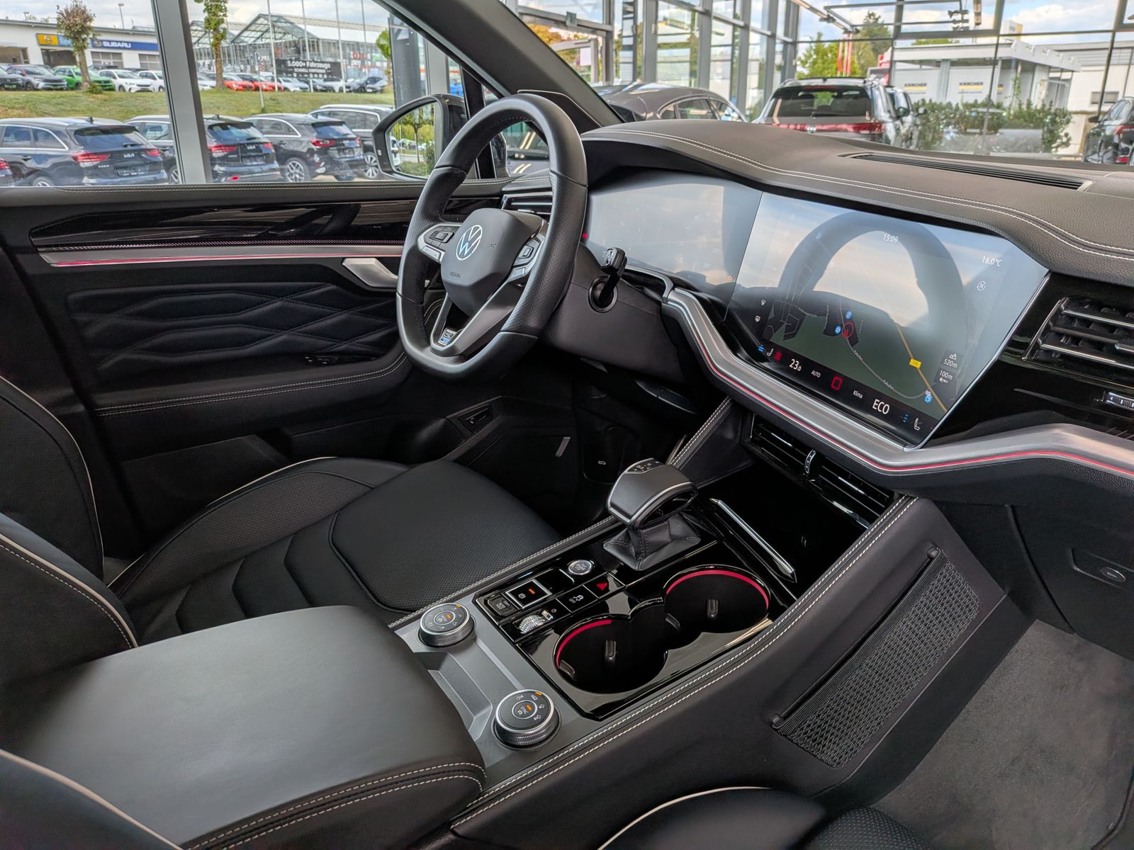 Fahrzeugabbildung Volkswagen Touareg 3.0TDI 4M R-Line VOLL Black 22" UPE 114T