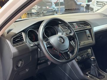 Volkswagen Tiguan - 10