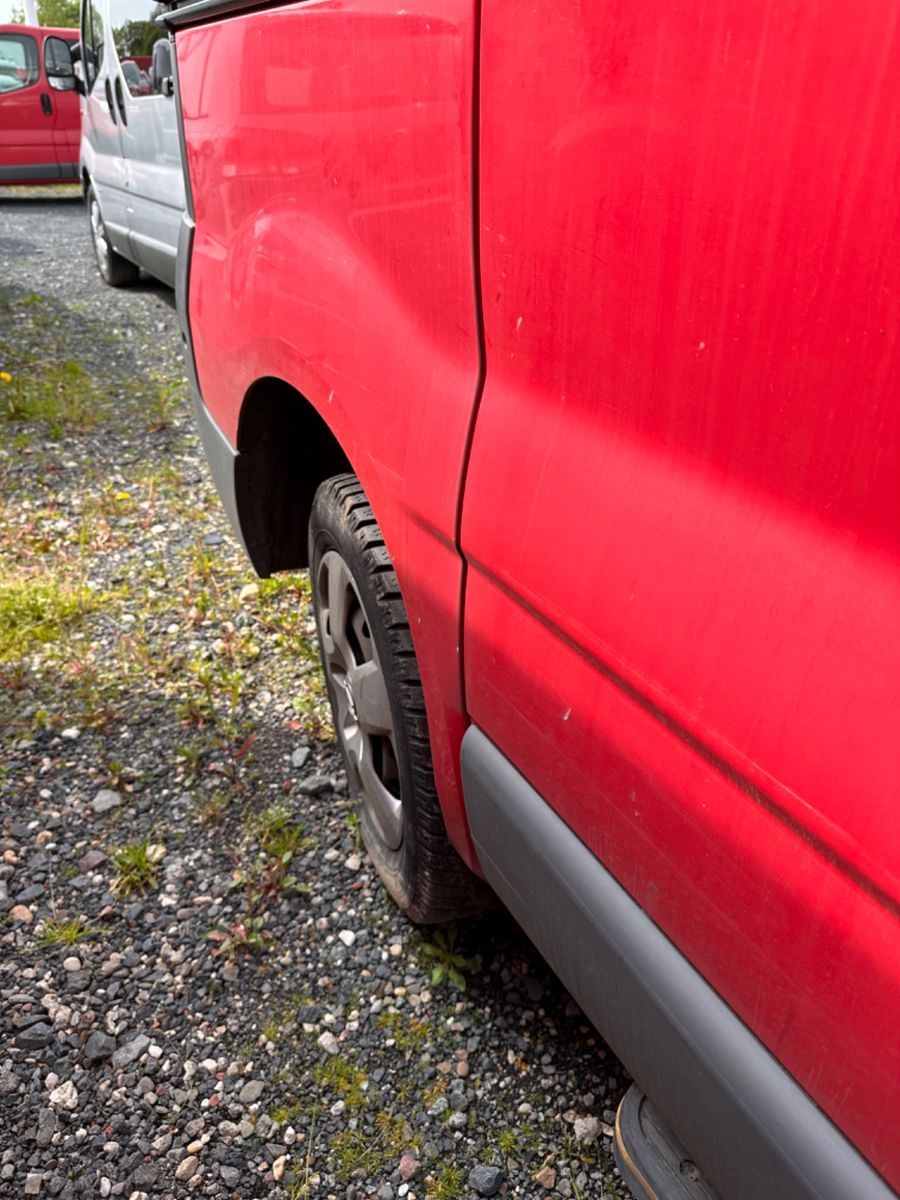 Fahrzeugabbildung Opel Vivaro Kombi 9 Sitzer L1H1 2,7t*Achsschaden*