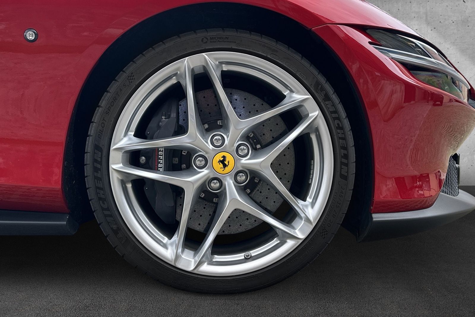 Fahrzeugabbildung Ferrari Roma Spider*dt. Auto*360° Kam*Belüftet*Neck Warm