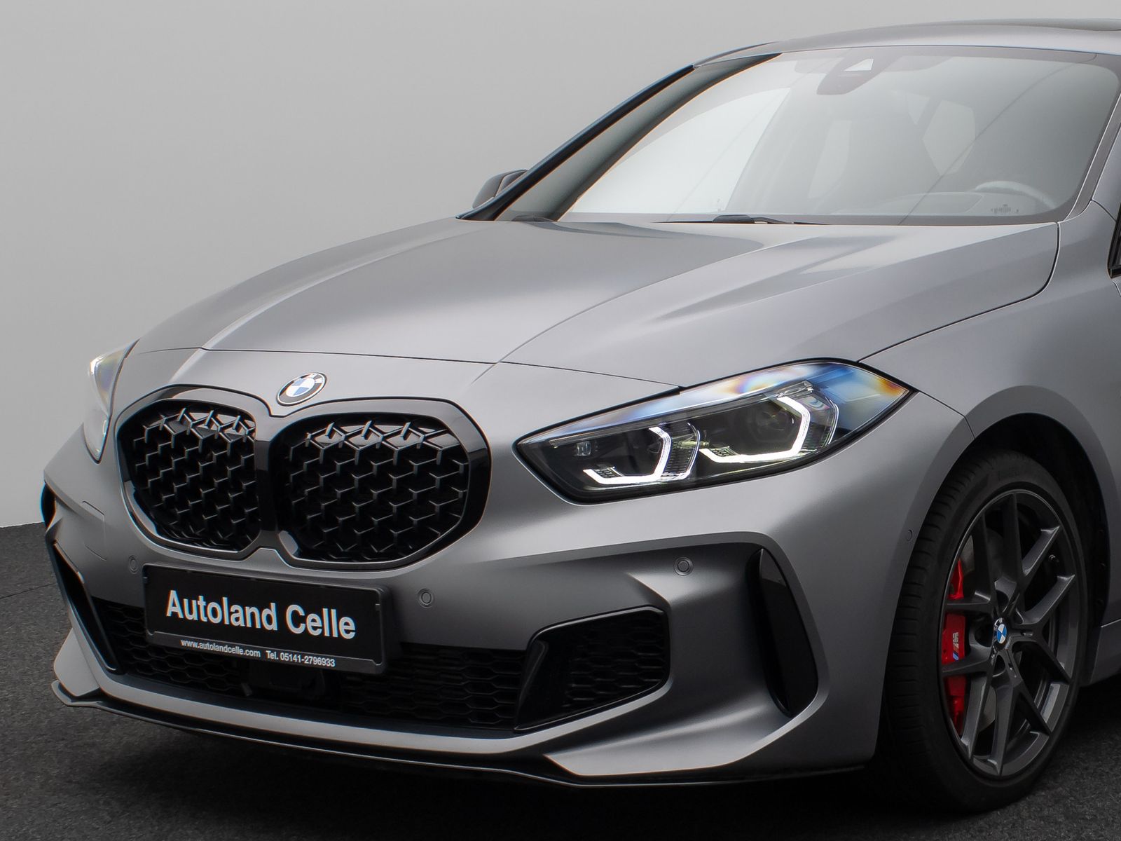 Fahrzeugabbildung BMW M135i xD Panorama Kamera HUD DAB H/K Komfort 18"