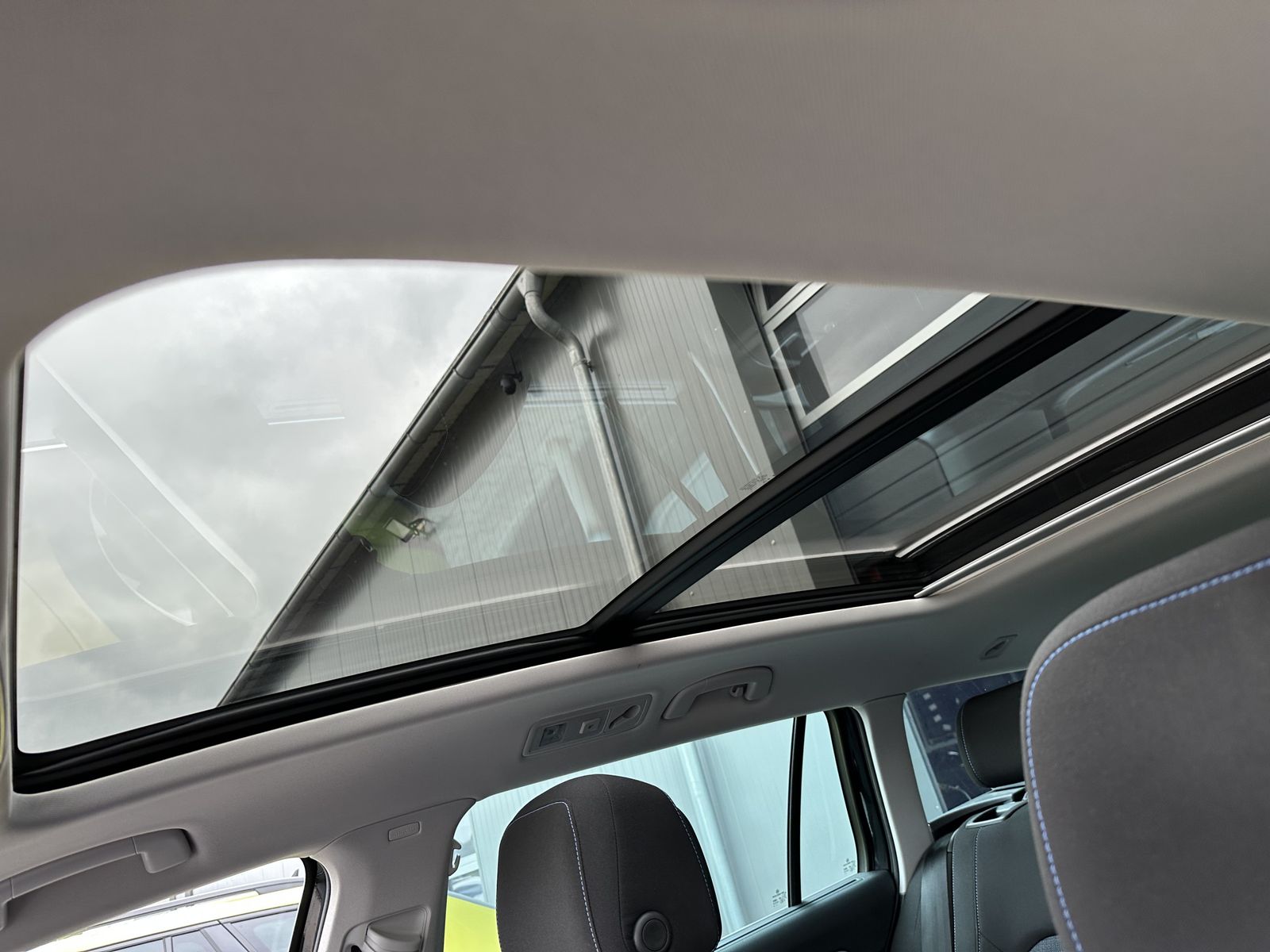 Fahrzeugabbildung Volkswagen Passat Variant GTE NAV+LED+PANO+AHK+STANDHEIZUNG