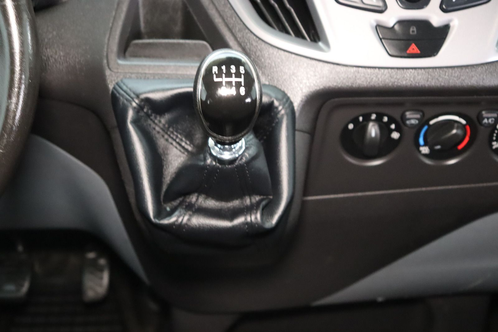 Fahrzeugabbildung Ford Transit Custom Kombi 310 L1 H1 Trend 2.0 EcoBlue