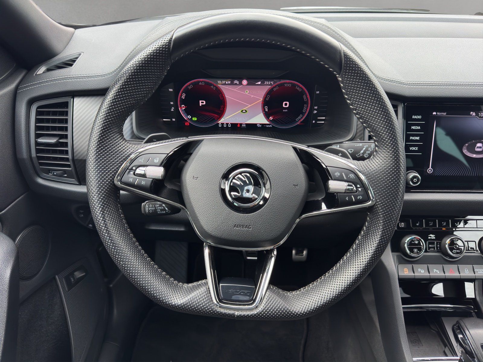 Fahrzeugabbildung SKODA Kodiaq 2.0 TDI Sportline 4x4/PANO/AHK/KAMERA/ACC