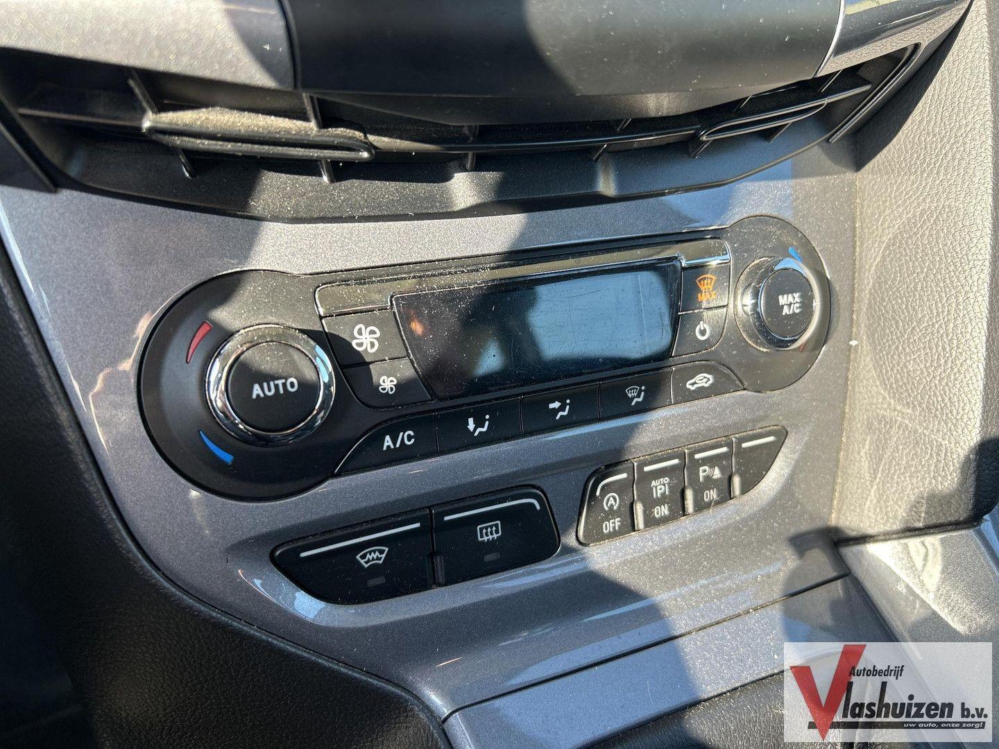 Ford Focus 2012 — photo 12