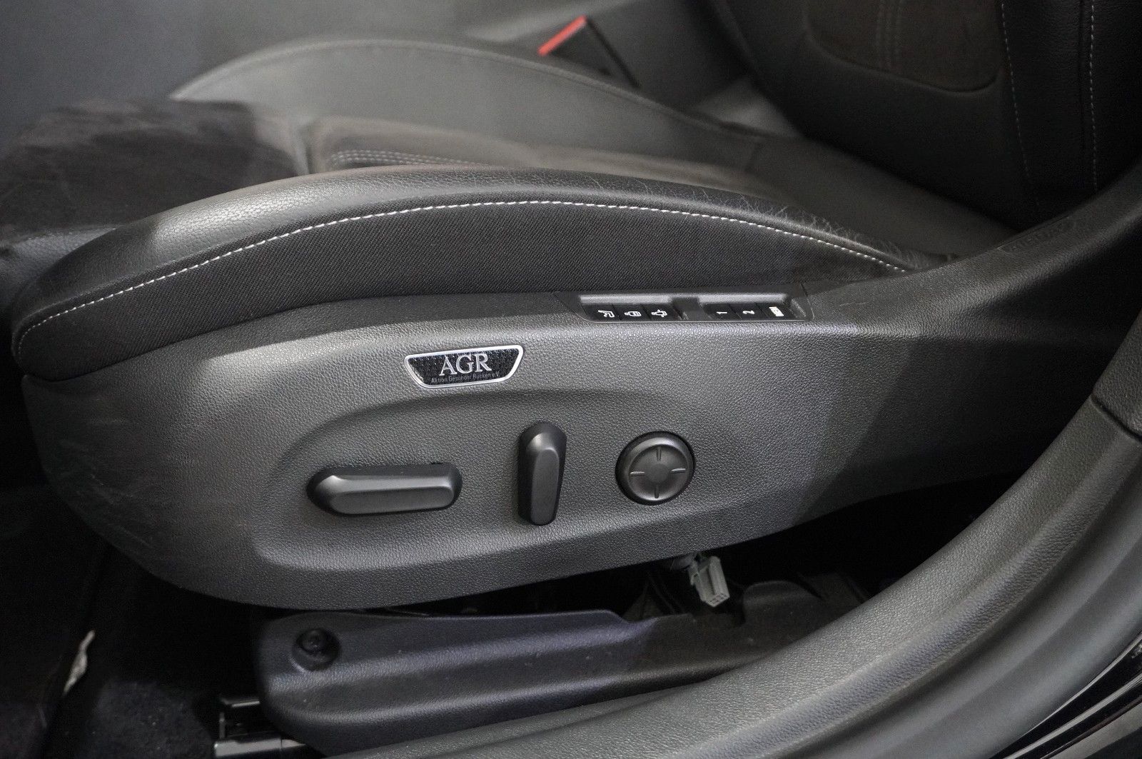 Fahrzeugabbildung Opel Insignia B ST 2.0D ELEGANCE NAVI/LED/KAMERA/DAB+