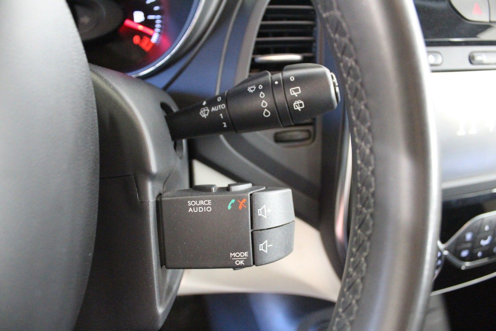 Fahrzeugabbildung Renault Captur TCe 90 Experience *Navigation*