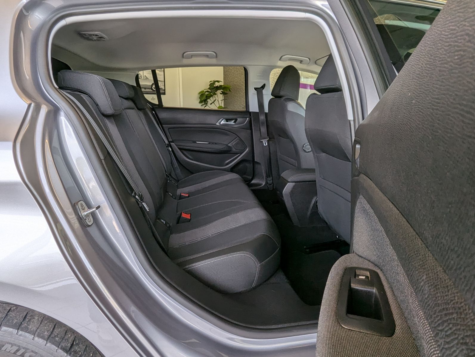 PEUGEOT 308 1.2 e-THP Allure Full-LED-Paket Kamera Navi+ - Image 14