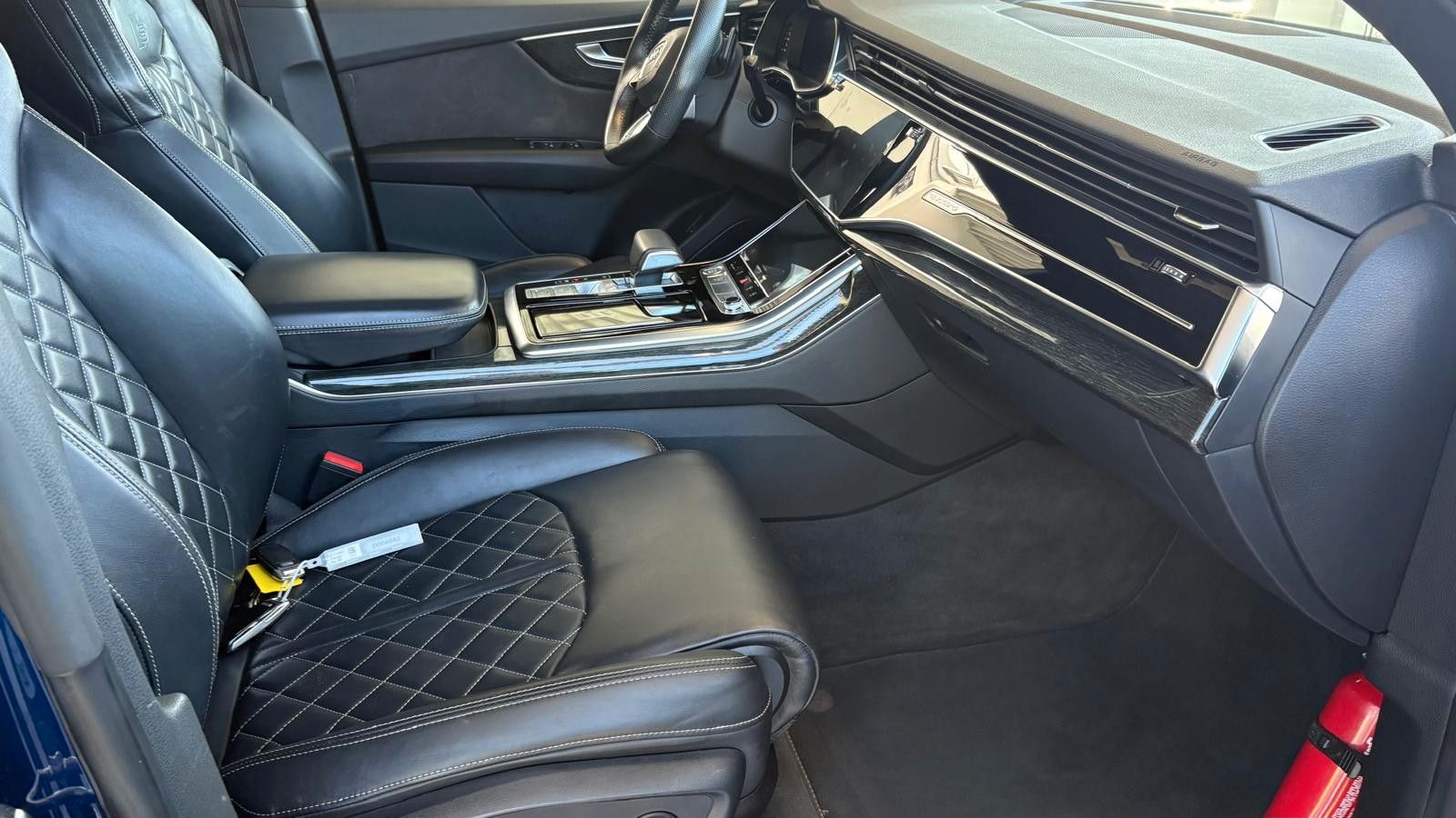 Fahrzeugabbildung Audi Q8 50 TDI s sitze raute, hud 22 zoll allradlenk
