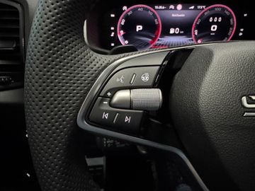 Fahrzeugverkauf 16 Skoda Karoq Sportline 1.5 AHK*Pano*19 Zoll*Matrix