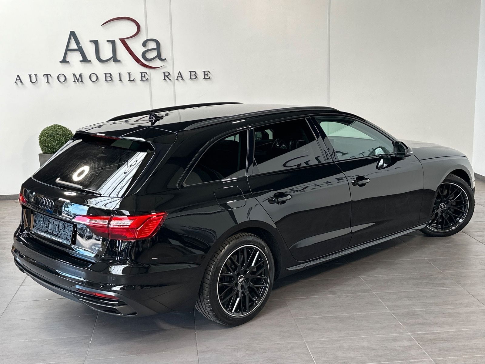 Fahrzeugabbildung Audi A4 Avant 45 TFSI Quattro Advanced Black NAV+LED