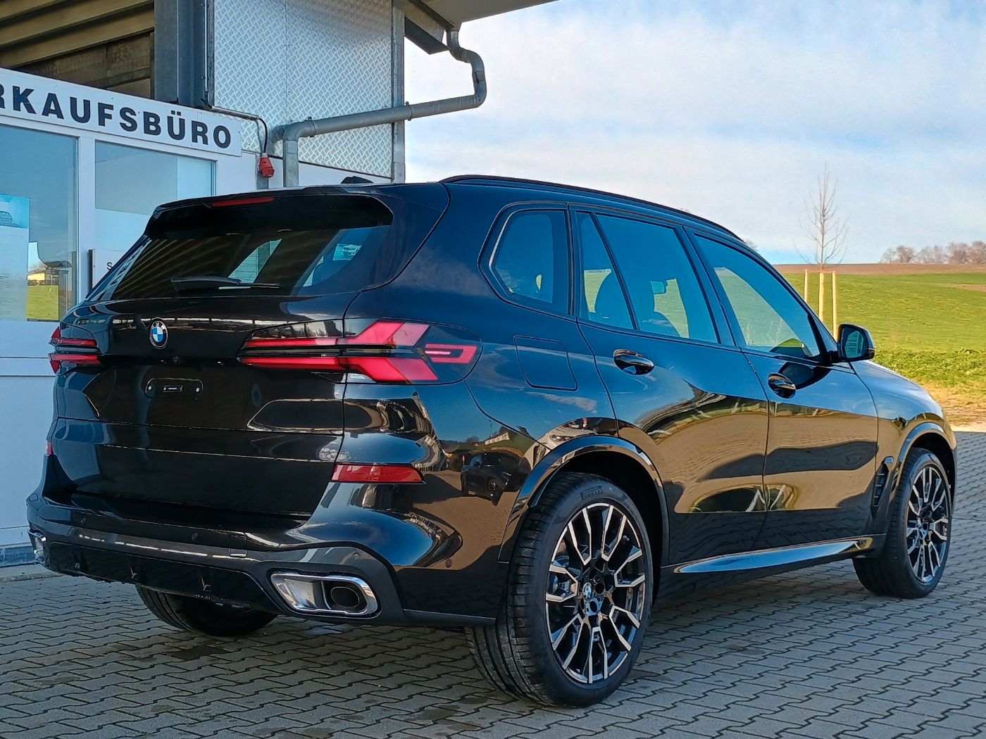 Fahrzeugabbildung BMW X5 xDrive30d M-Sportpaket AHK/DA-PROF/HUD/HK/360