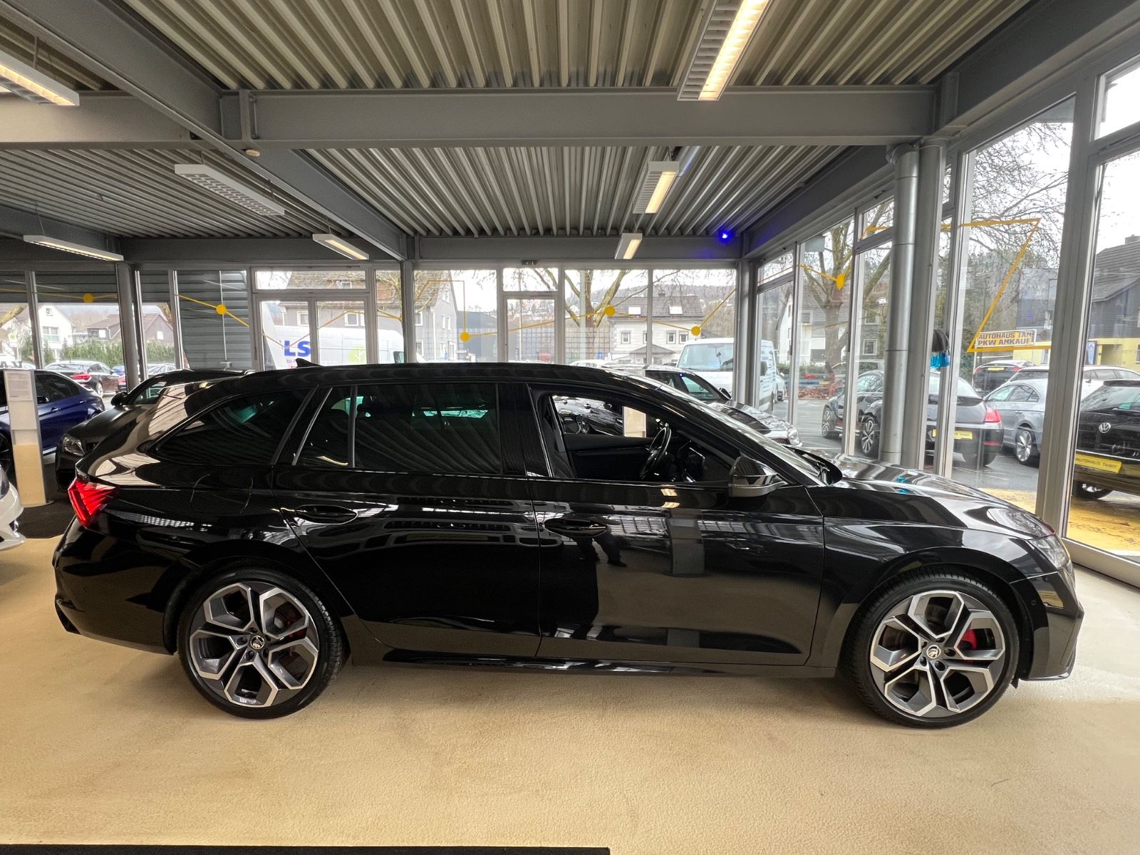 Fahrzeugabbildung SKODA Octavia Combi RS *HEAD*ACC*KAMERA*LED*VIRTUAL*