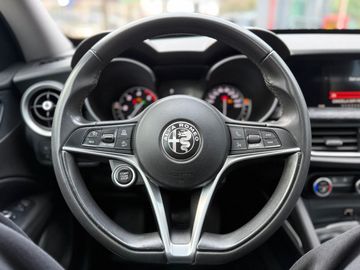 Alfa-Romeo Stelvio - 10