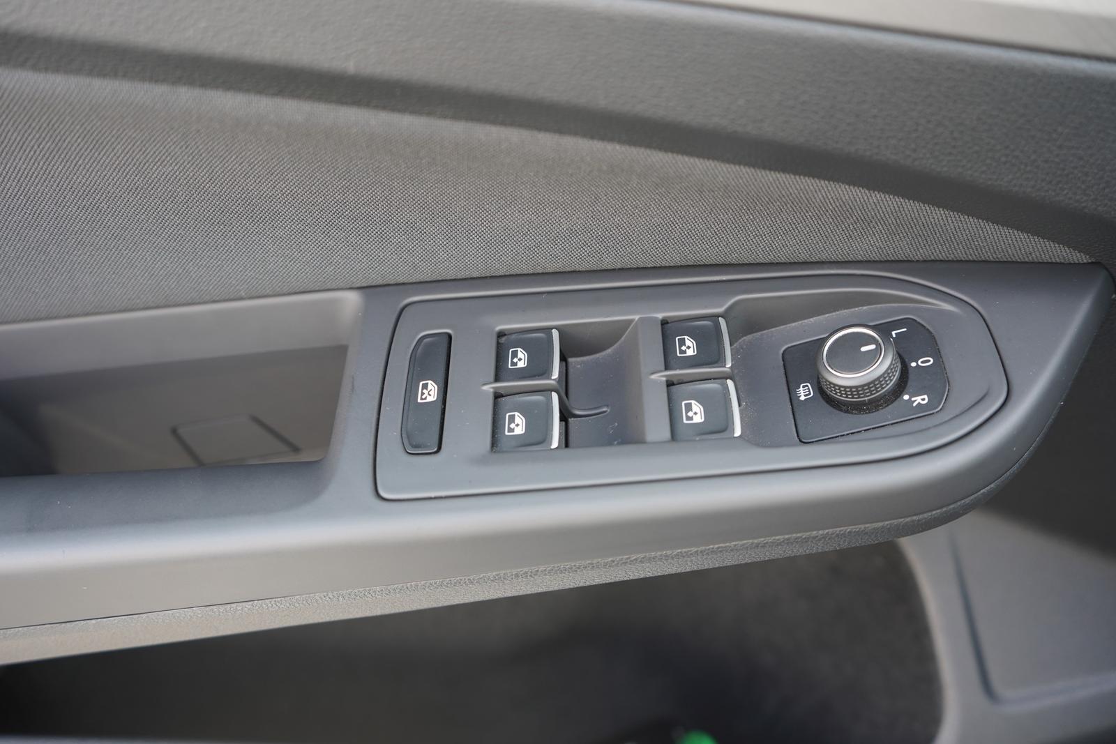 Volkswagen Golf VIII 1.0 Life LED Navi App-Connect ACC PDC, миниатюра 30