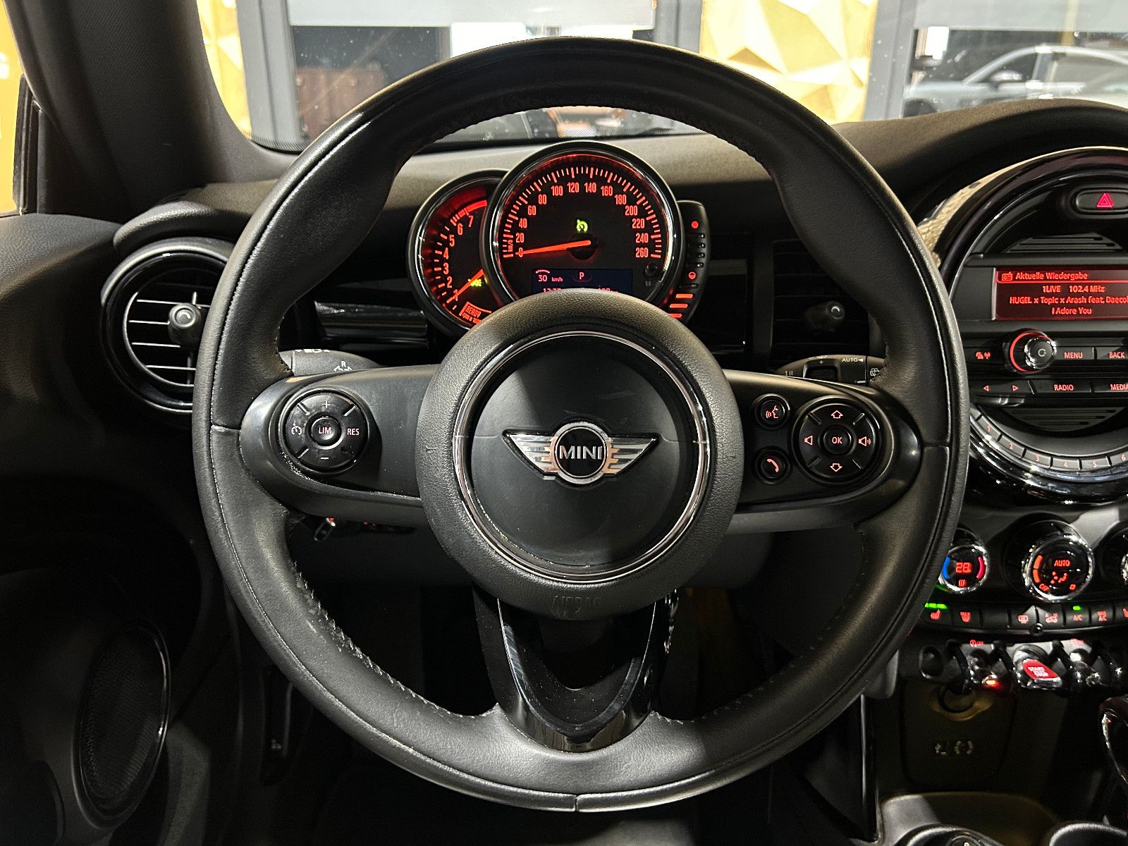 Fahrzeugabbildung MINI COOPER Mini 3-trg. /SHZ/KLIMA/BLUETOOTH/1.HAND