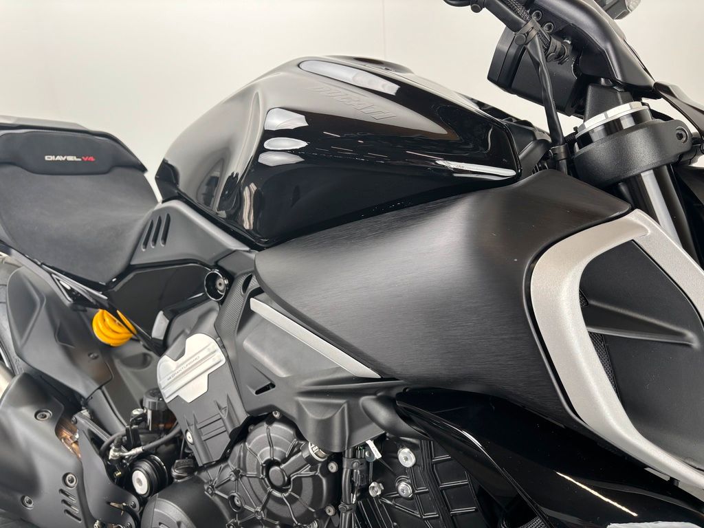 Fahrzeugabbildung Ducati DIAVEL V4 *1. HAND *TOP-ZUSTAND