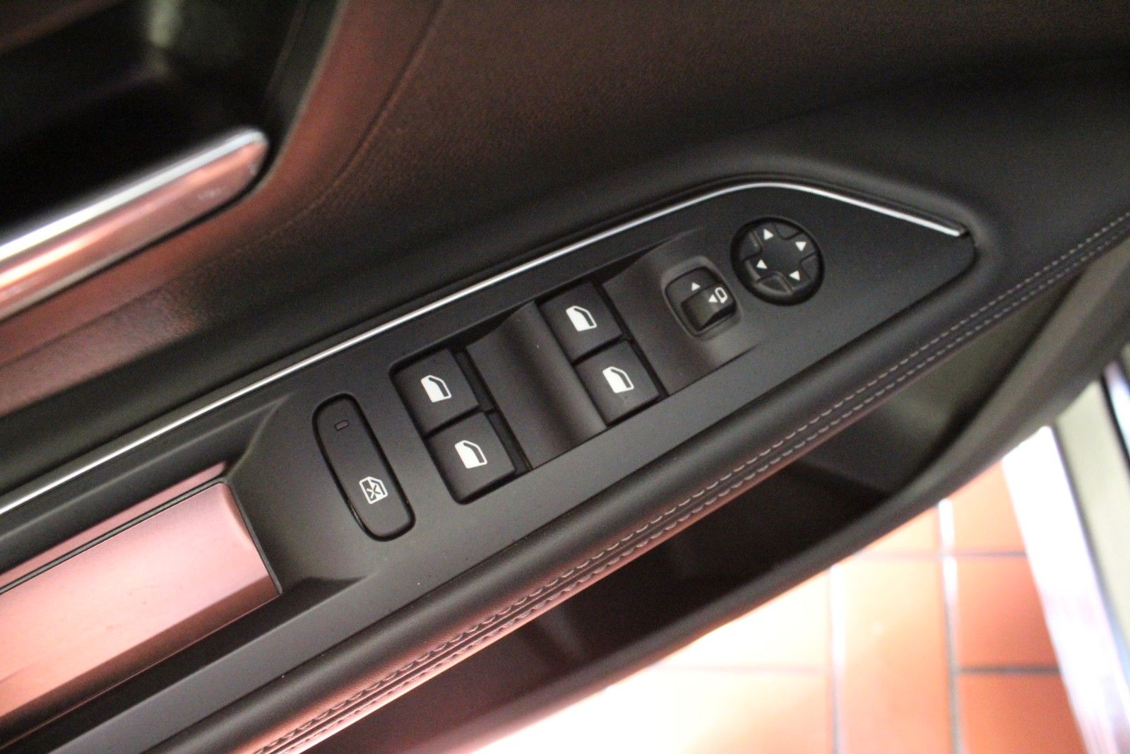 Fahrzeugabbildung Peugeot 5008 Allure 2.0 Blue HDi 150  7 Sitzer