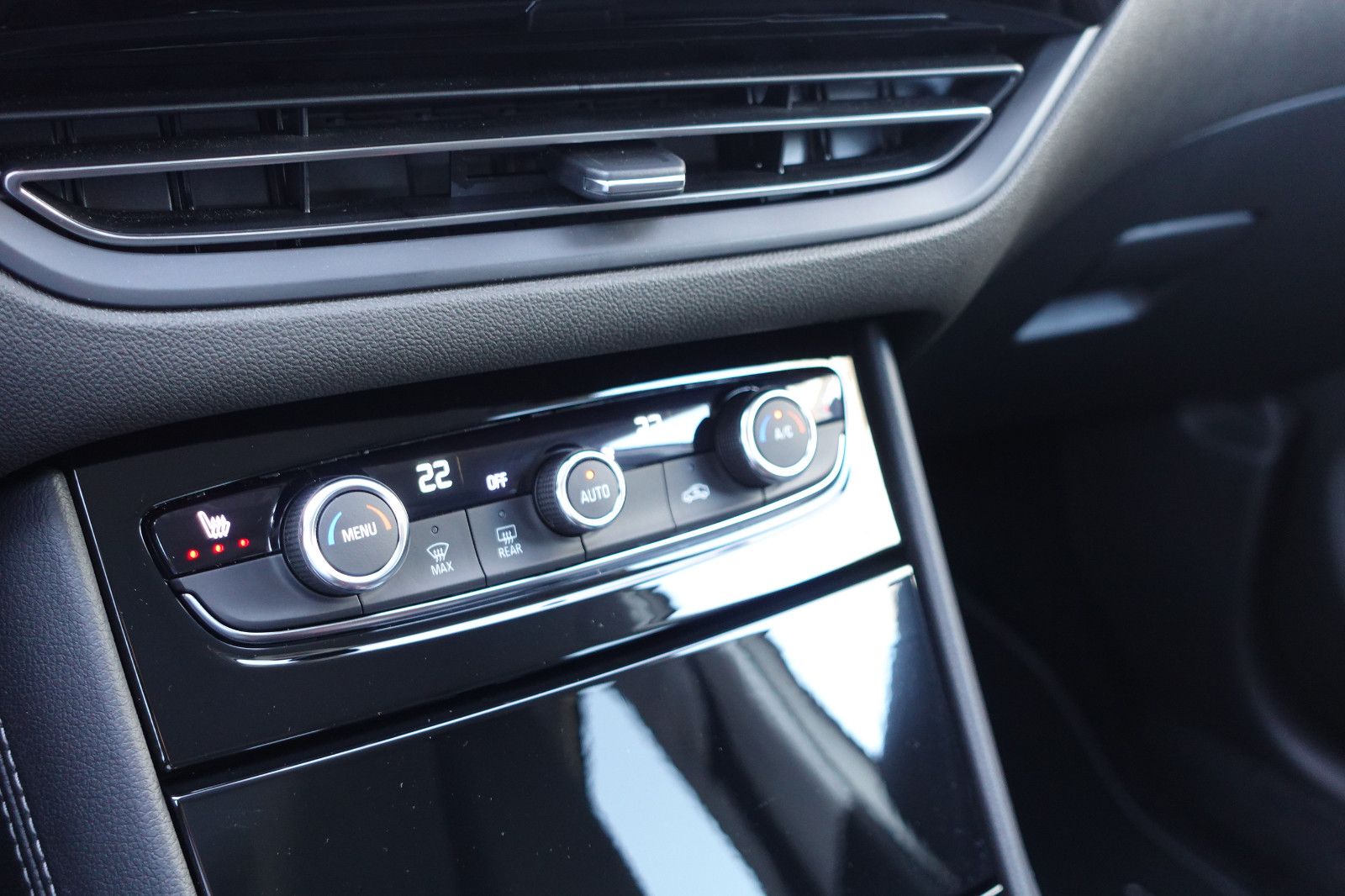 Fahrzeugabbildung Opel Grandland GS 1.2T AUTOMATIK,Matrix,Navi,Kamera