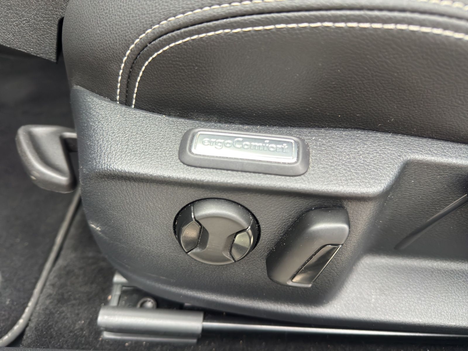 Fahrzeugabbildung Volkswagen Passat Variant TSI Elegance DSG Navi ACC RFK AID
