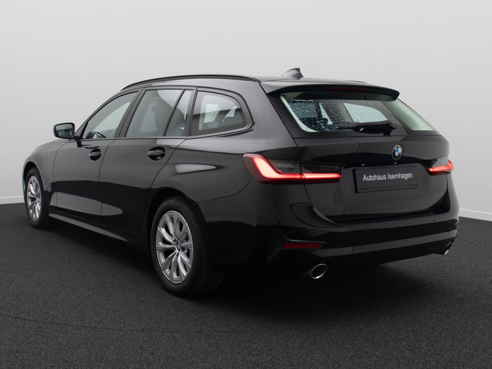 Fahrzeugabbildung BMW 320d xD Alarm DAB DriveAss PDC Geschwindig WiFi