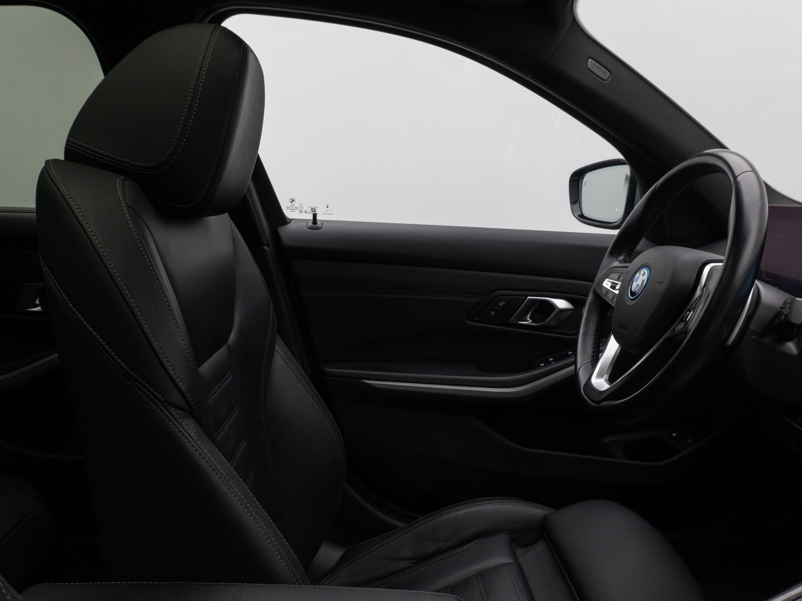 Fahrzeugabbildung BMW 330e Panorama Kamera HUD DAB HiFi AHK Sport Lede