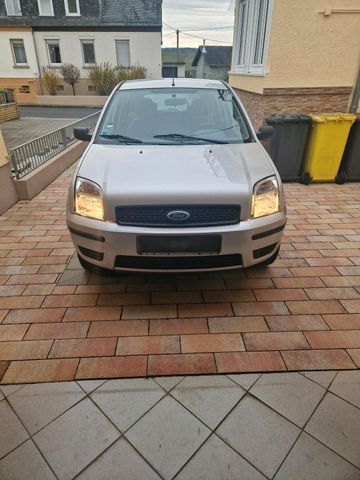 Ford Fusion Erstzulassung 6/2004