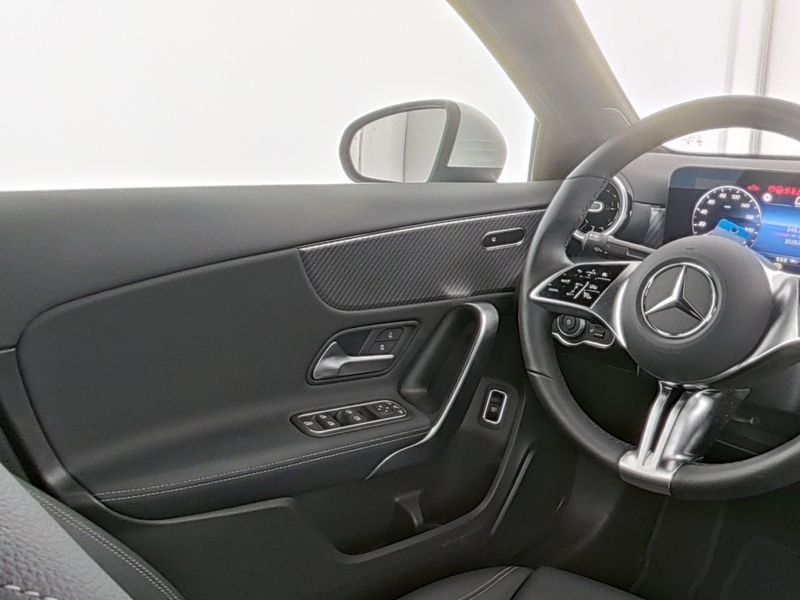 Fahrzeugabbildung Mercedes-Benz A 180 Progressive*LED*Kamera*CarPlay*Spurhalte*