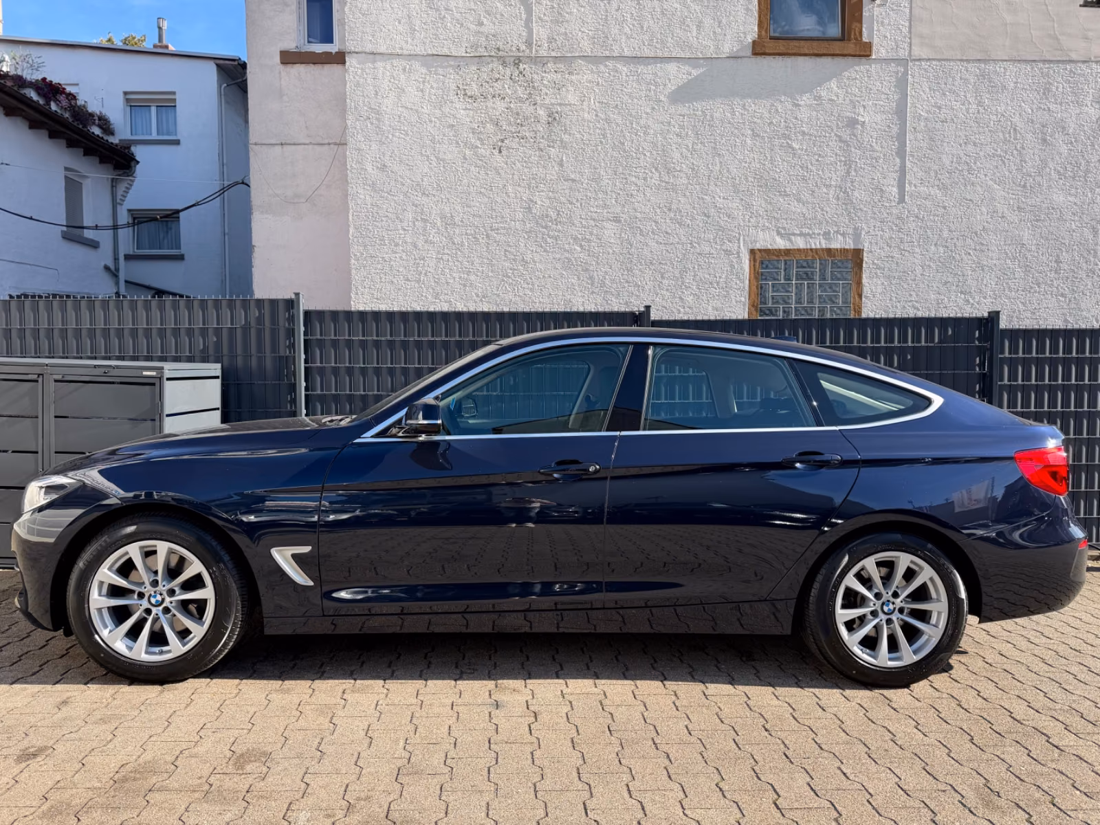 BMW 330i xDrive GT*INDIVIDUAL*Advan.*1HD*KAM*HUD*LED