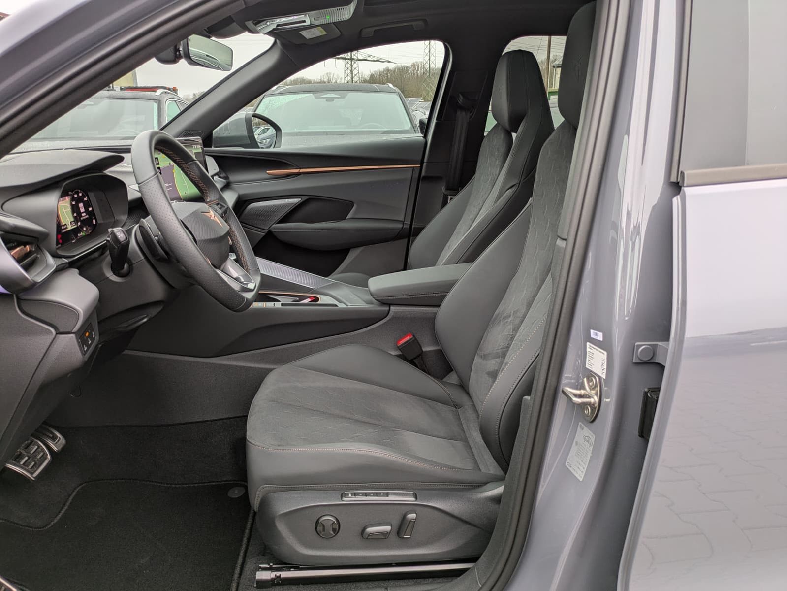 Fahrzeugabbildung CUPRA Terramar 2.0 TSI 4D VZ HUD*MATRIX*PANO*DCC*20"