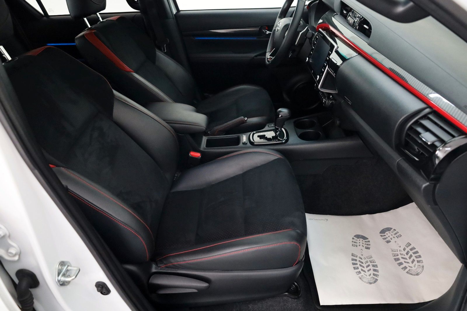 Fahrzeugabbildung Toyota Hilux 2.8 D-4D GR Sport,Alcantara,ACC,Rollo, AHK