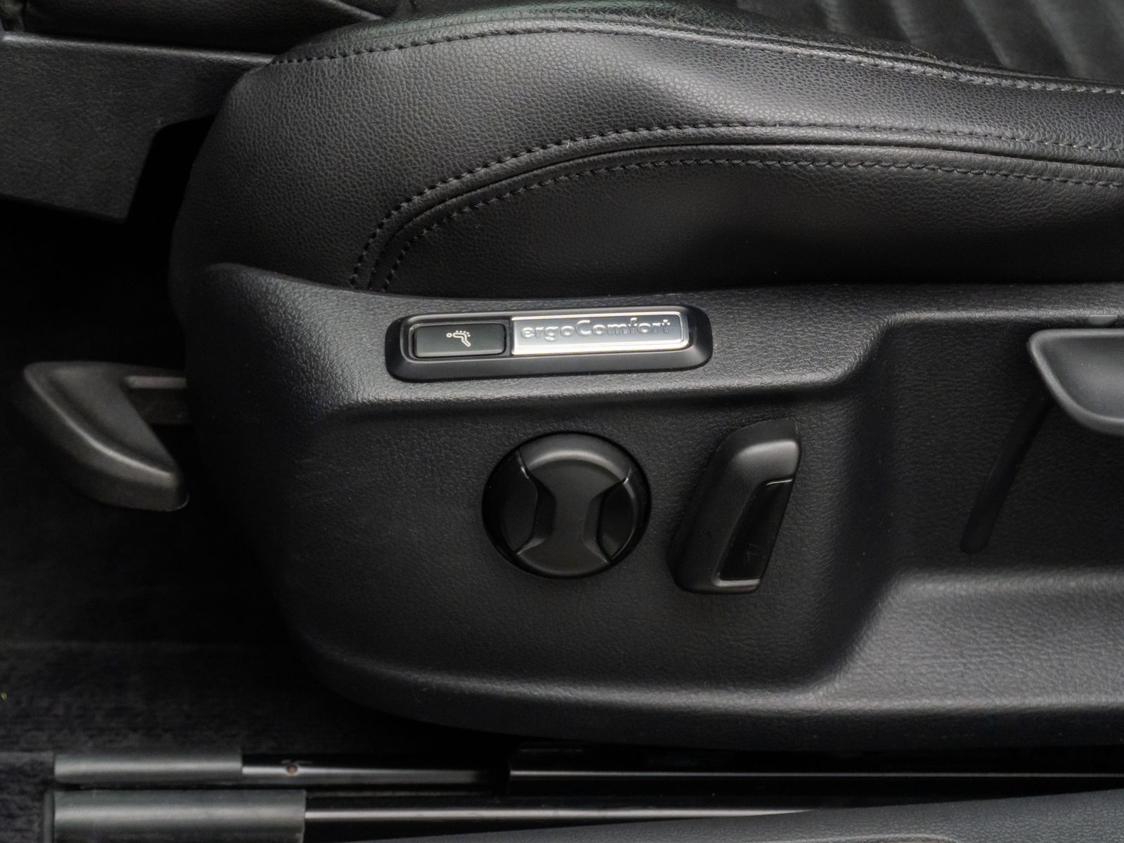 Fahrzeugabbildung Volkswagen Passat Variant 2.0 Highline PDC Massage AHK 18"