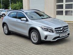 Fahrzeugabbildung GLA 180 Navi Fahrerprofil Ambientebeleuchtung SH