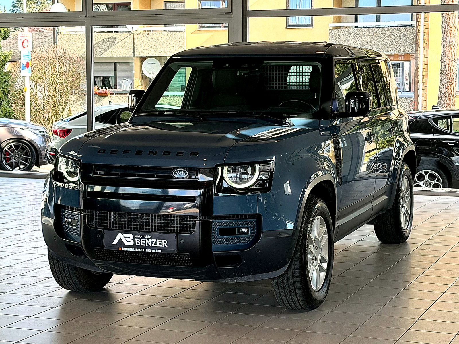 Fahrzeugabbildung Land Rover Defender 110 Hard Top S/3-SITZE/NAVI/LEDER/360''