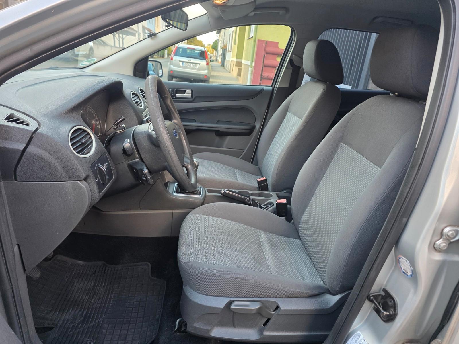 Ford Focus 2006 — photo 14