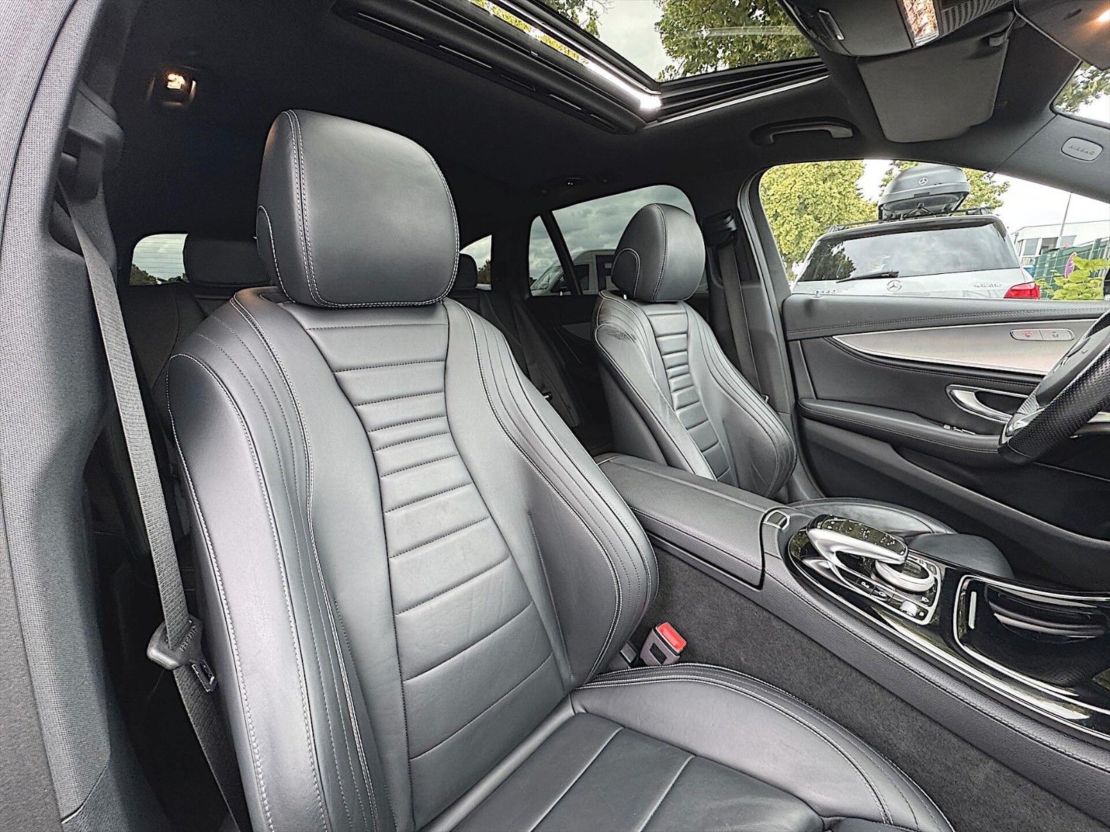 Fahrzeugabbildung Mercedes-Benz E 350d 4Matic AMG Night Paket*ACC*LED*BURMESTER*