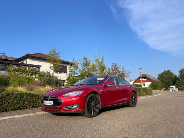 Tesla Model S60  Free SuperCharging internet Free R21