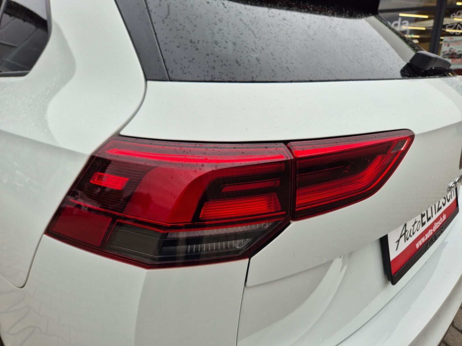 Fahrzeugabbildung Volkswagen Golf VIII Variant Life TSI NAVI CLIMA ACC SH