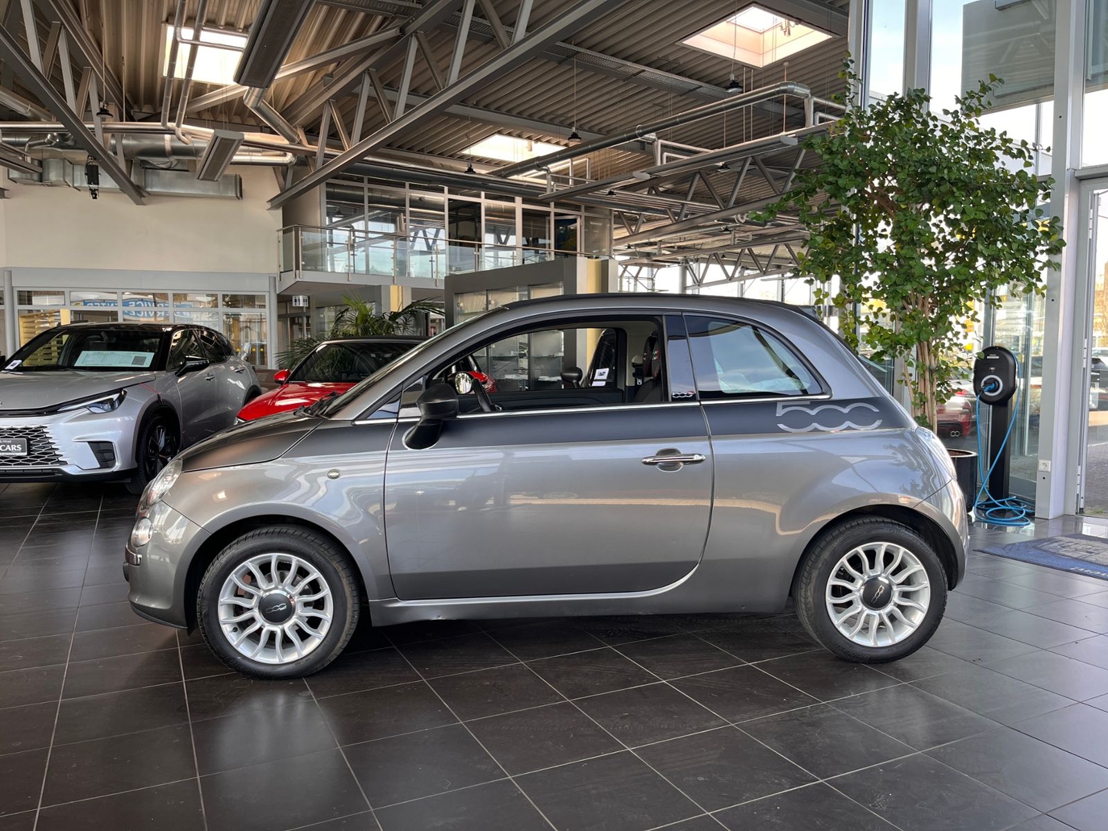 Fahrzeugabbildung Fiat 500C Lounge KLIMA ALU 8-Fach bereift