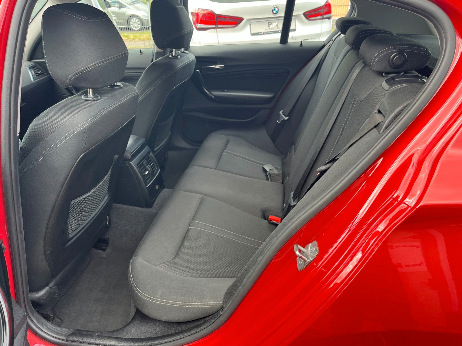 Fahrzeugabbildung BMW 120d xDrive SPORT LINE Sport-Aut Navi LED Kamera